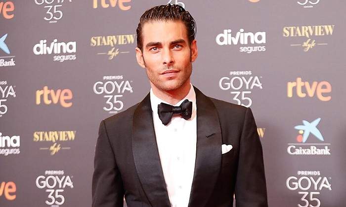 Jon Kortajarena triunfa en los Goya con una camisa Sepiia