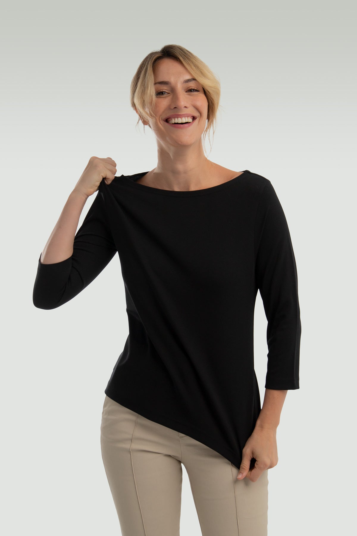 Women's boat neck t-shirt black ∞