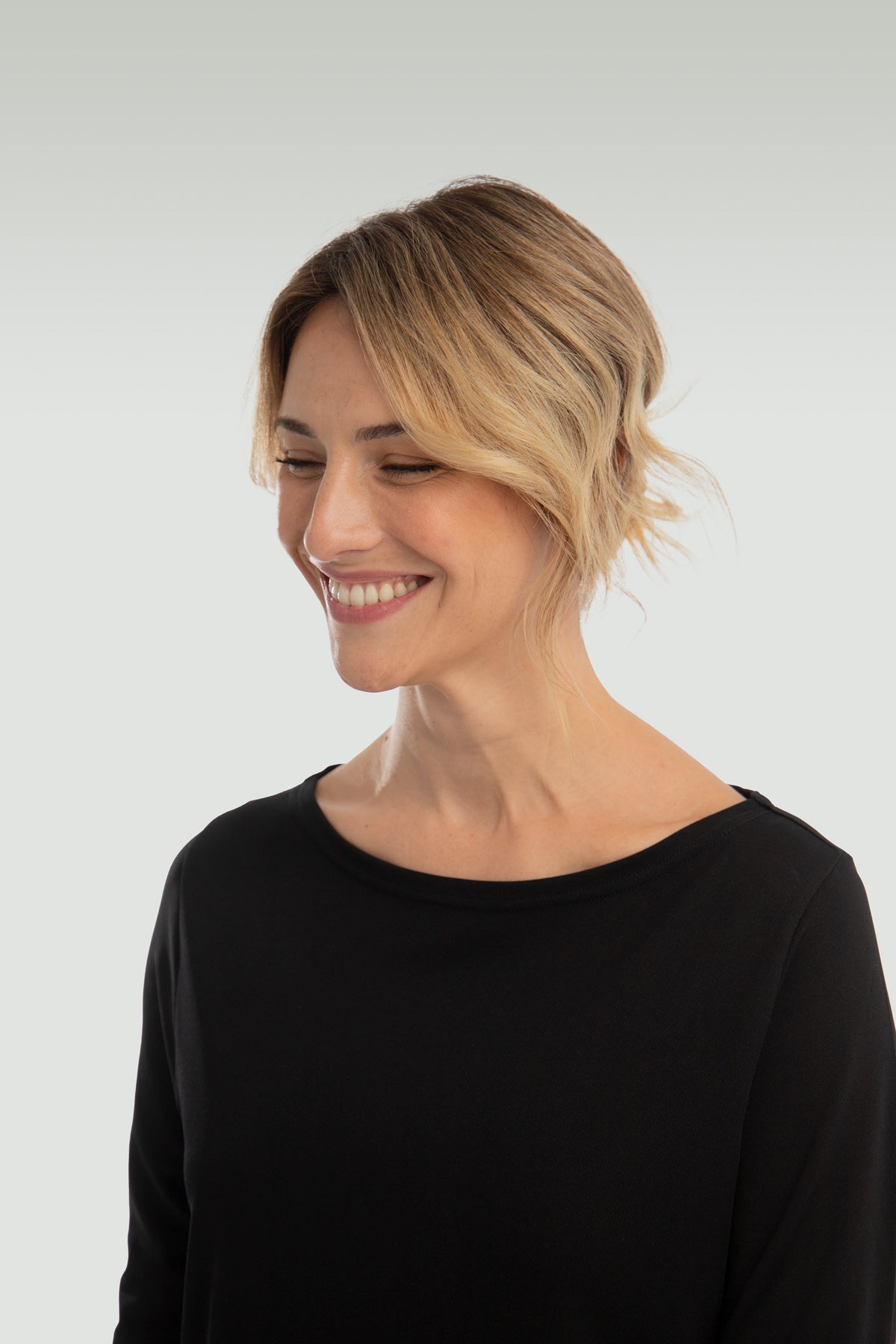 Women's boat neck t-shirt black ∞