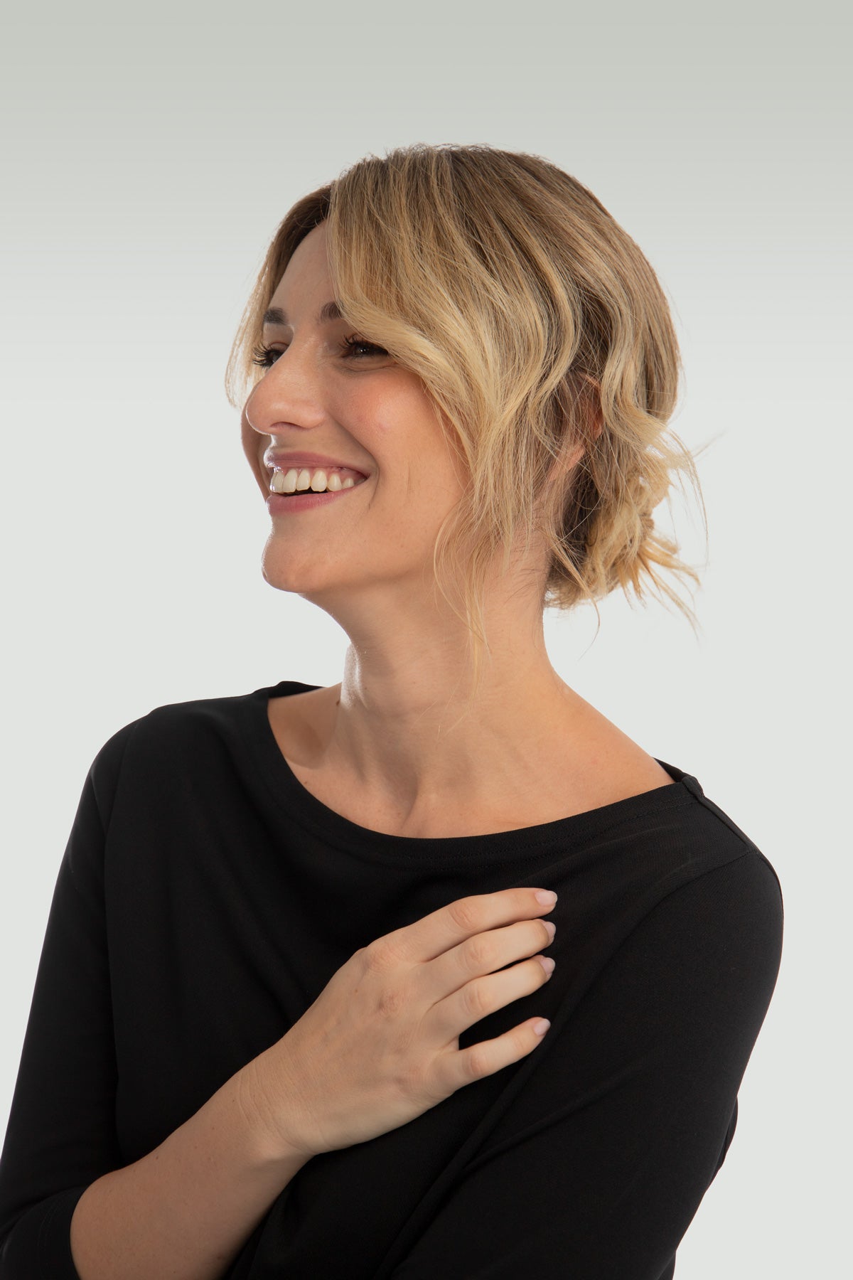 Women's boat neck t-shirt black ∞